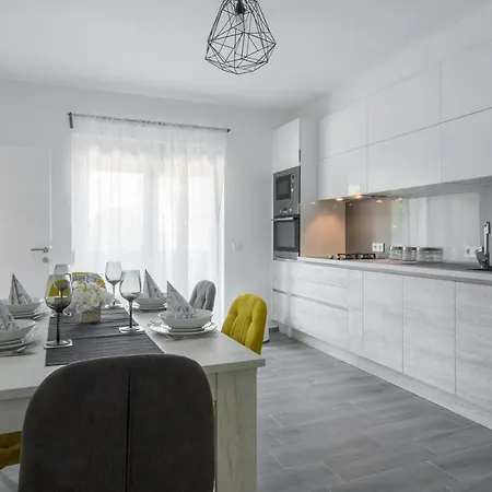 Apartment Modern Franka *